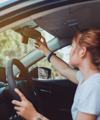 Home 5 Foglio rosa patente B: stop alla guida di scooter 50 e moto 125. Il chiarimento del Ministero