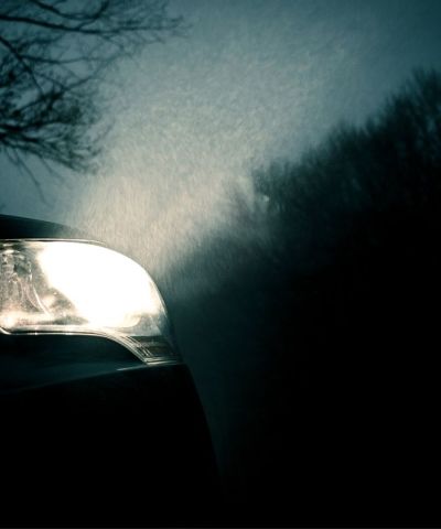 Home 21 Fari auto troppo luminosi? In Europa cresce la preoccupazione: quanto è serio il problema dell’abbagliamento alla guida?