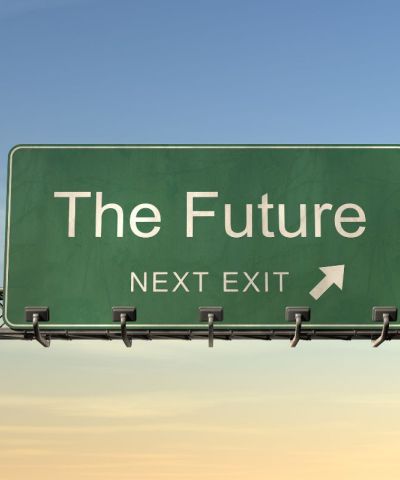 Auto che volano, ananas e pomodori come materiali: come saranno le auto del futuro?