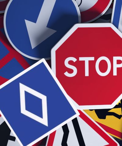 Nuovo segnale stradale rombo bianco: come cambia la guida tra IA e corsie HOV