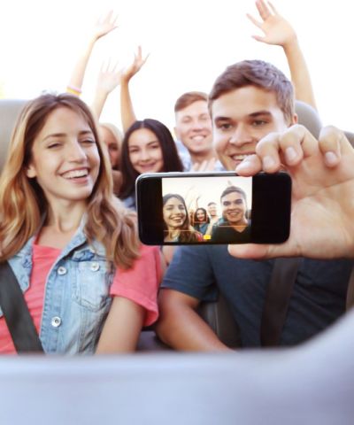 Quanto ti costa un selfie mentre guidi?