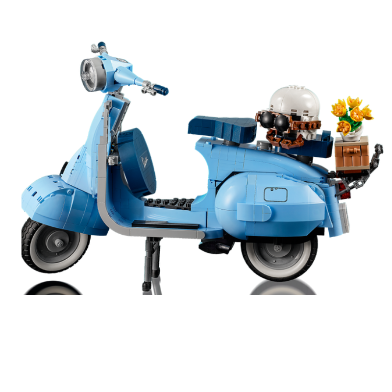 Vespa 125, dalla Dolce Vita ai mattoncini Lego