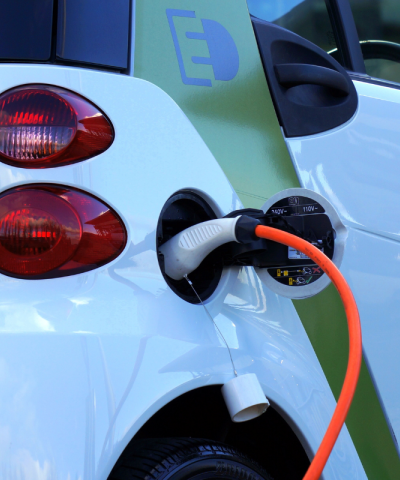 Auto ibride e elettriche: quale scegliere?