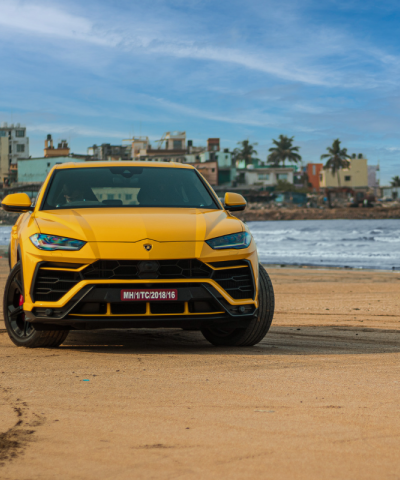 A vent’anni si può guidare una supercar?