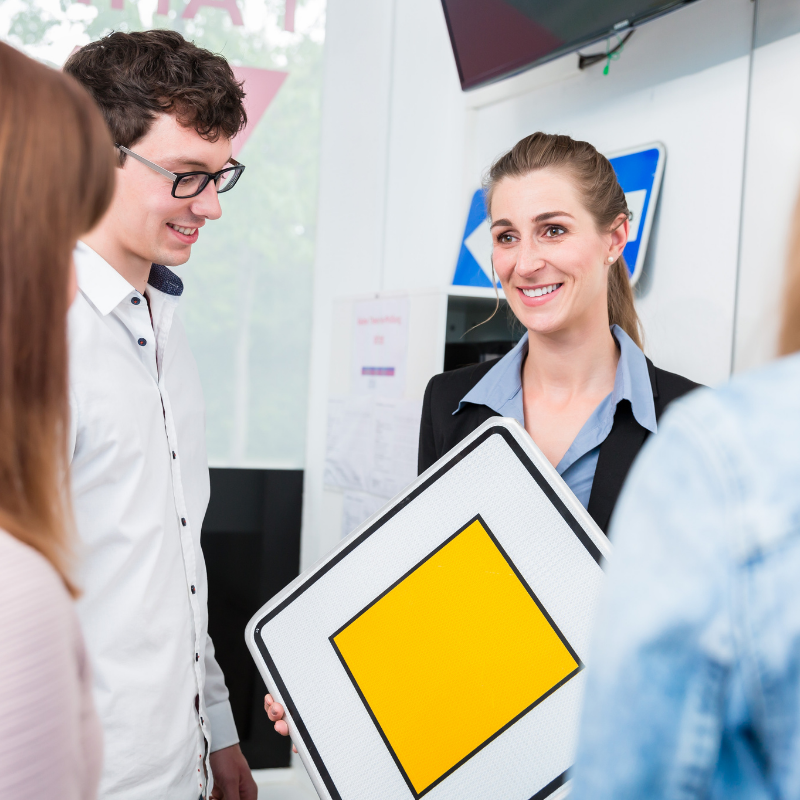 Privatista patente B: si risparmia davvero?