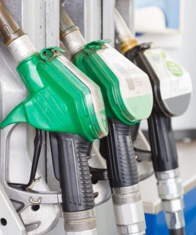 Decreto energia: da oggi 30,5 centesimi in meno sulla benzina