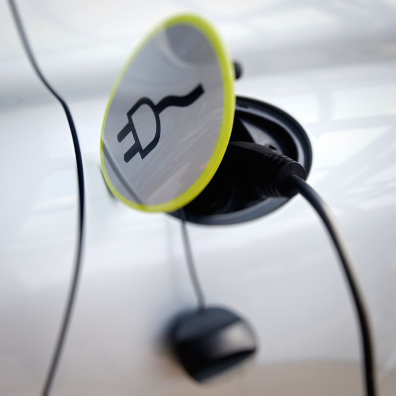 Auto elettrica? In Italia ancora non decolla (nonostante i bonus e le colonnine nuove)