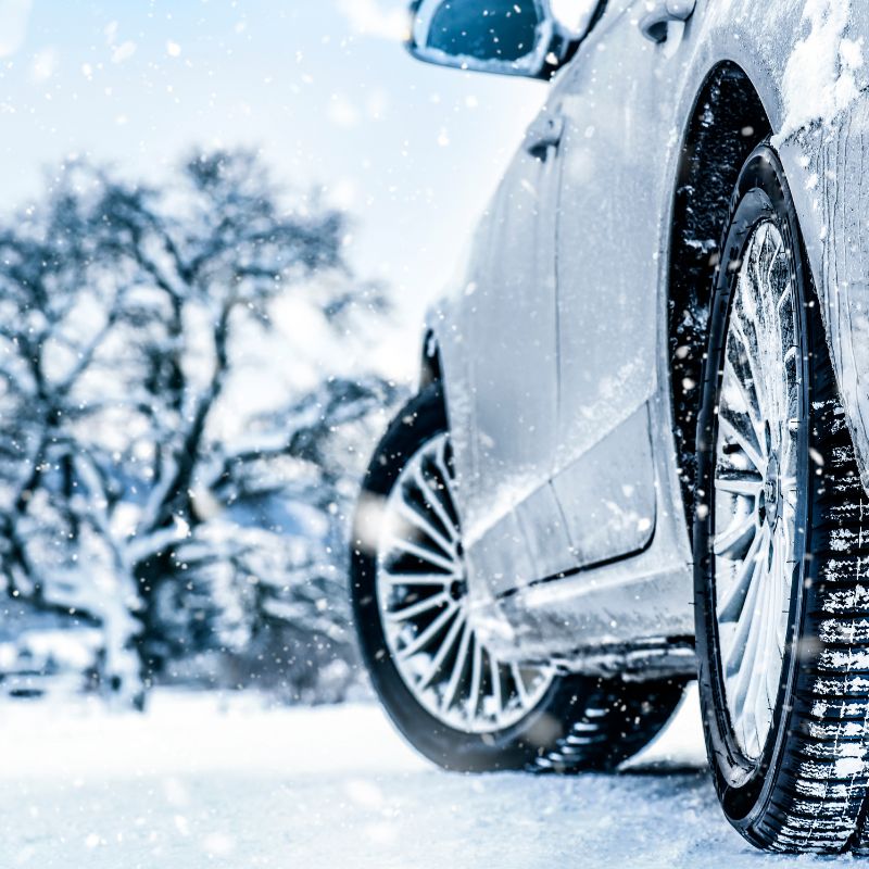Sicurezza stradale in inverno: gomme, neve e spazi di frenata