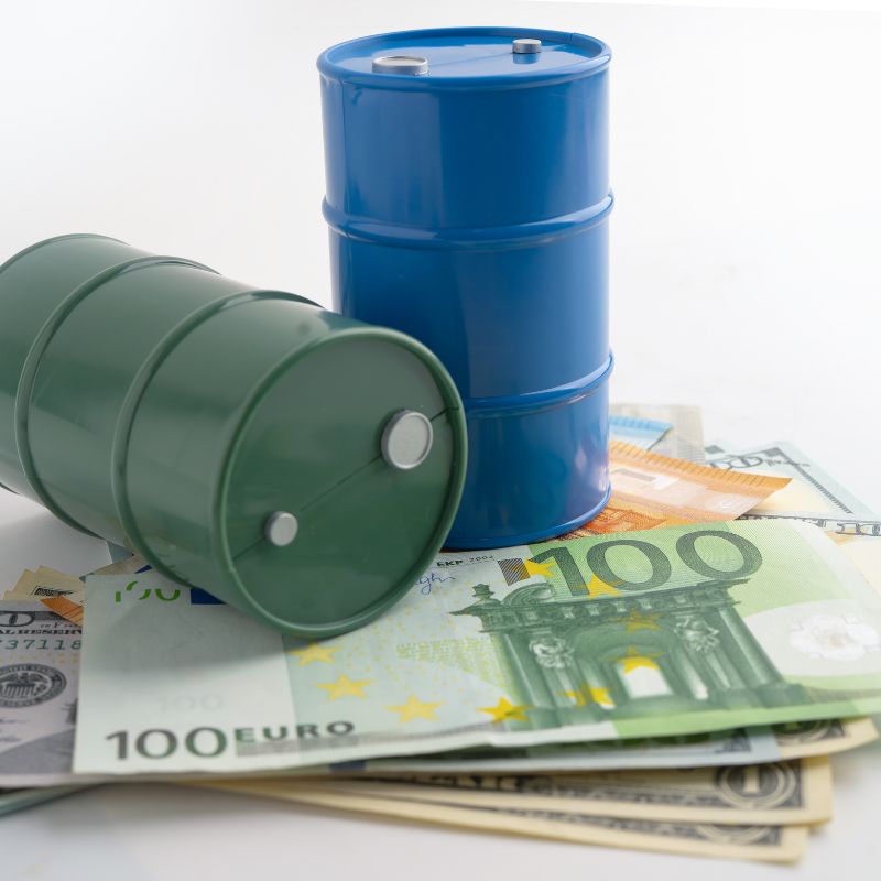 Benzina oltre i 2 euro: quanto può incidere lo stile di guida sui consumi?