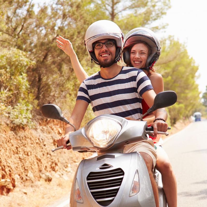 Da che età si può trasportare un passeggero in motorino?