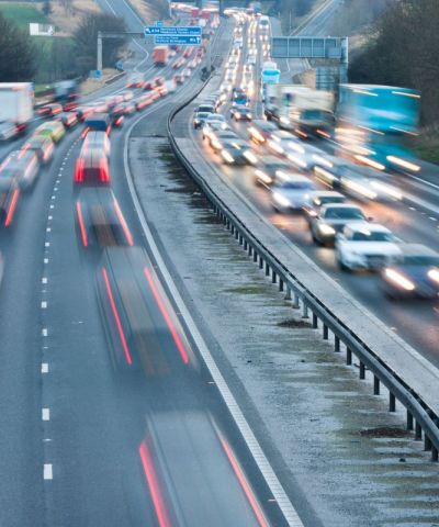 Corsie autostradali: come usarle senza farti odiare dagli altri automobilisti