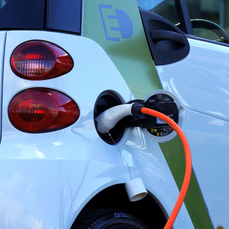 Auto ibride e elettriche: quale scegliere?