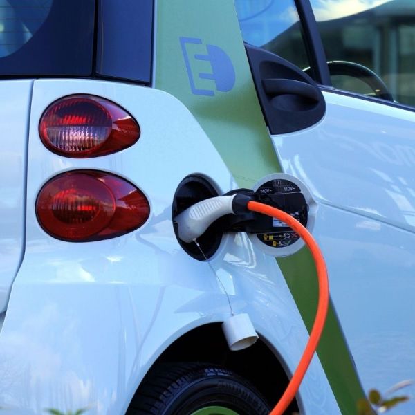 Aria condizionata in auto: quando consuma? 2 Colonnine per auto elettriche in Italia: quante sono e come cresce la rete