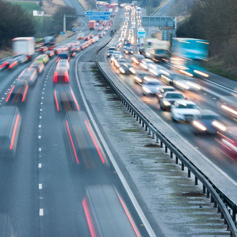 Corsie autostradali: come usarle senza farti odiare dagli altri automobilisti