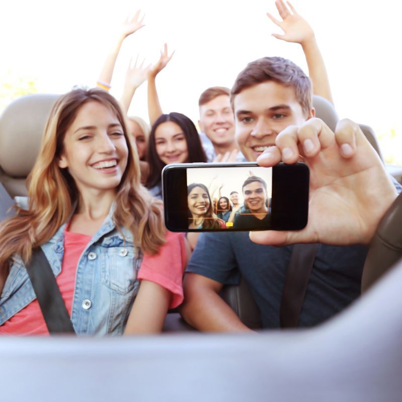Quanto ti costa un selfie mentre guidi?