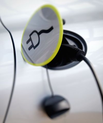 Auto elettrica? In Italia ancora non decolla (nonostante i bonus e le colonnine nuove)